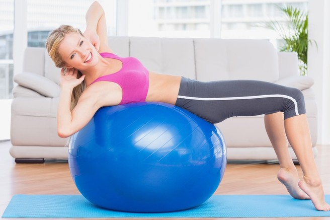 5 odličnih vaj z veliko žogo za krepitev celega telesa