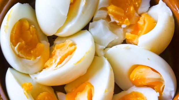 Jajca - pogreto jajce lahko postane strupeno in škoduje prebavnemu sistemu.
