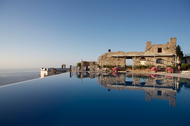 Belmond Hotel Caruso, Amalfijska obala, Italija Med številnimi atrakcijami, ki jih ponuja hotel, je zagotovo tudi 'neskončen' bazen. Eden najbolj …