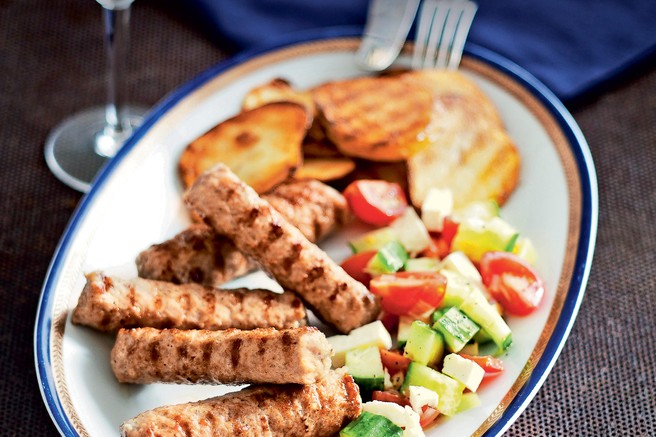 Kebabcheta s pečenim krompirjem in solato