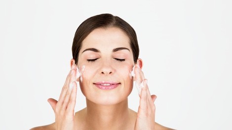 8 navad, ki povzroča problematično kožo na obrazu