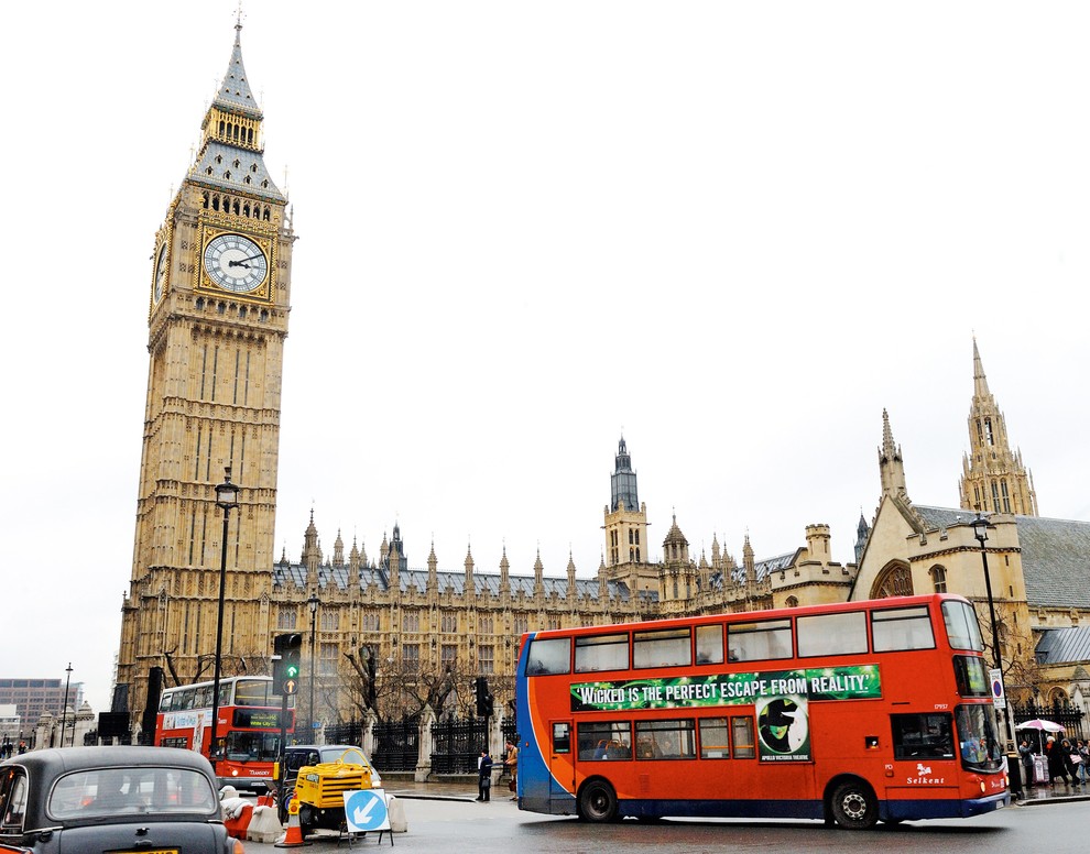 Big Ben, London, Anglija. Big Ben je nadimek tako stolpa kot ure, njegovo uradno ime pa je Elizabetin stolp v …