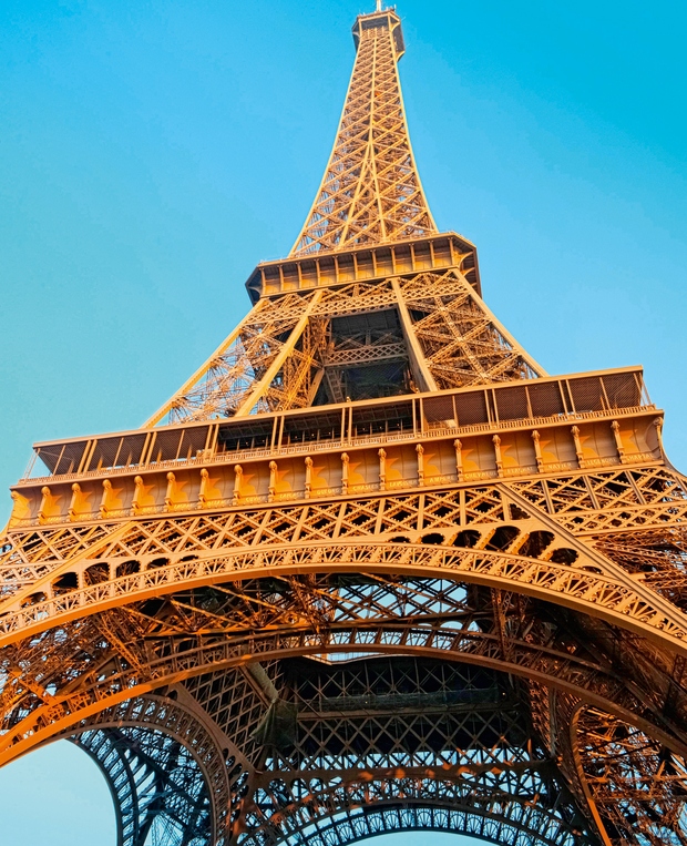 Eifflov stolp, Pariz, Francija. Simbol Pariza so zgradili leta 1889 v čast svetovne razstave in predstavlja tedanja leta industrijske revolucije, …