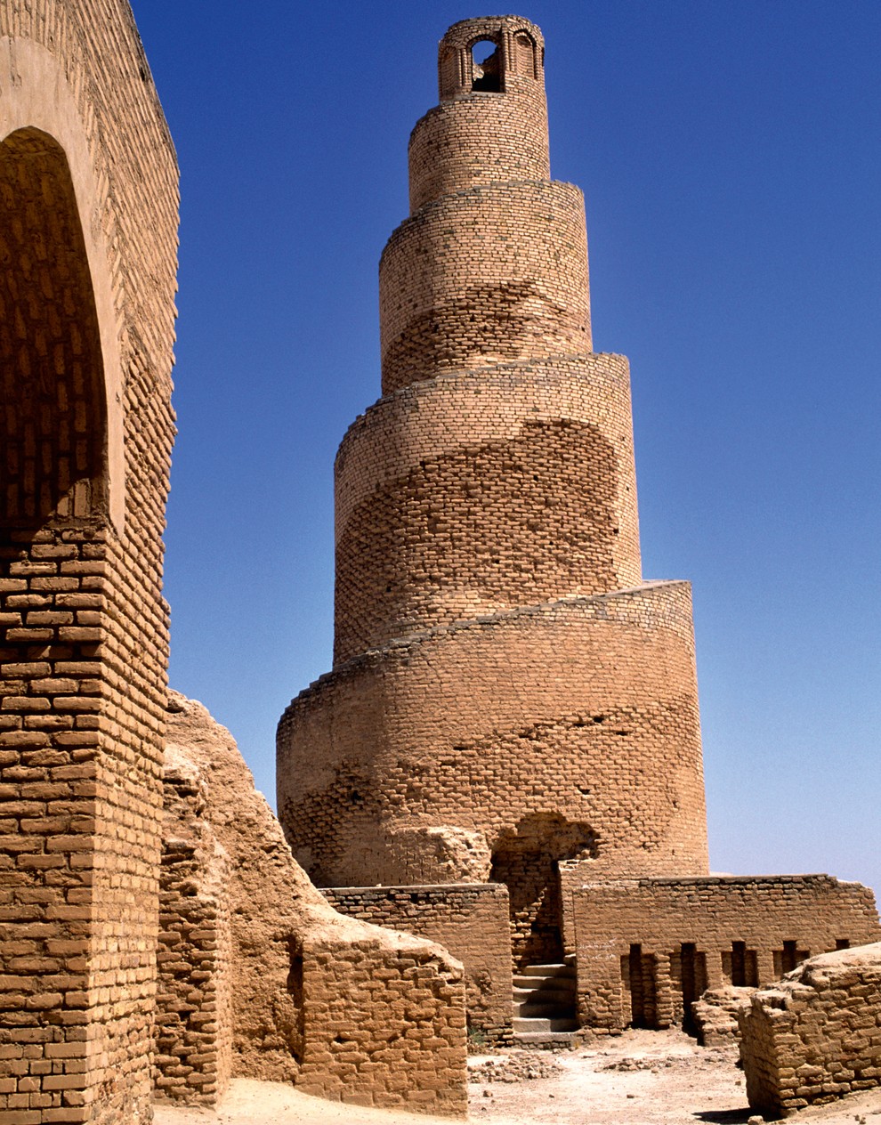 Spiralni minaret ali Malwiya Minaret, Samarra, Irak. Minaret je del velike mošeje v Samari, ki velja za eno od največjih …