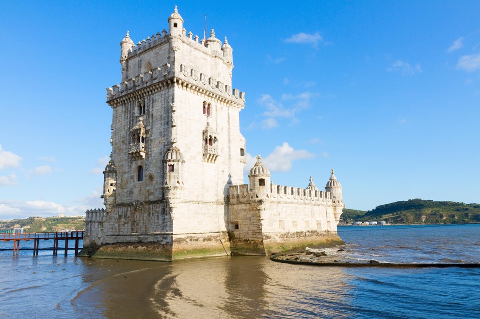 Stolp Belem, Lizbona, Portugalska. Eleganten vojaški stolp, zgrajen v poznem gotskem manuelinskem stilu je v Lizbonski četrti Belem, na majhnem …