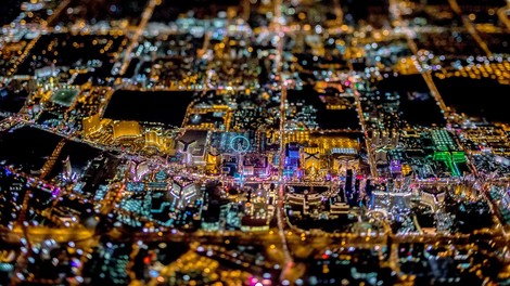 Spektakel luči, ko se noč spusti nad Las Vegas
