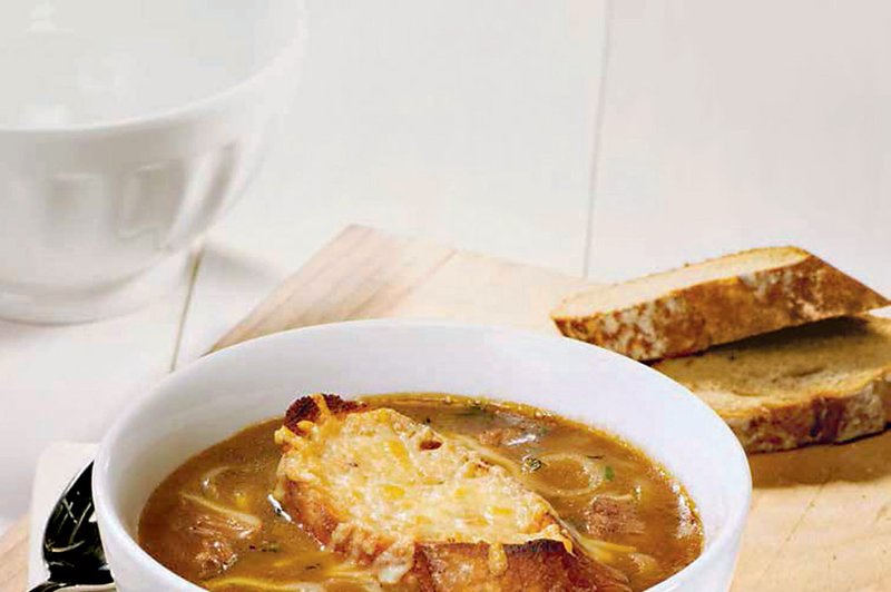 Gratinirana čebulna juha (foto: revija Čarovnija Okusa)