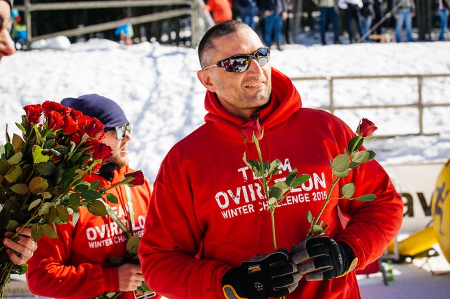 Foto: Oviratlonci zimsko zmago kronali z rdečimi vrtnicami