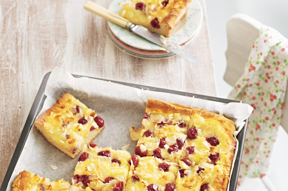 Višnjev kolač s kokosom (foto: stockfood photo)