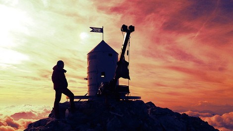 Osem krogov in pol - film o gorah in srhljivo potovanje v zavest alpinista