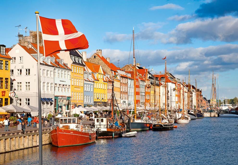 Köbenhavn, Danska Mesto, ki je zgrajeno na številnih manjših otočkih, zaradi številnih vodnih kanalov močno spominja na Amsterdam. Köbenhavn, ki …