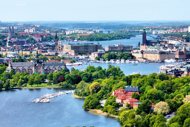 Stockholm, Švedska Glavno mesto Švedske Stockholm je mesto, ki lebdi na vodi, saj leži na kar 14 otočkih jezera Mälaren, …
