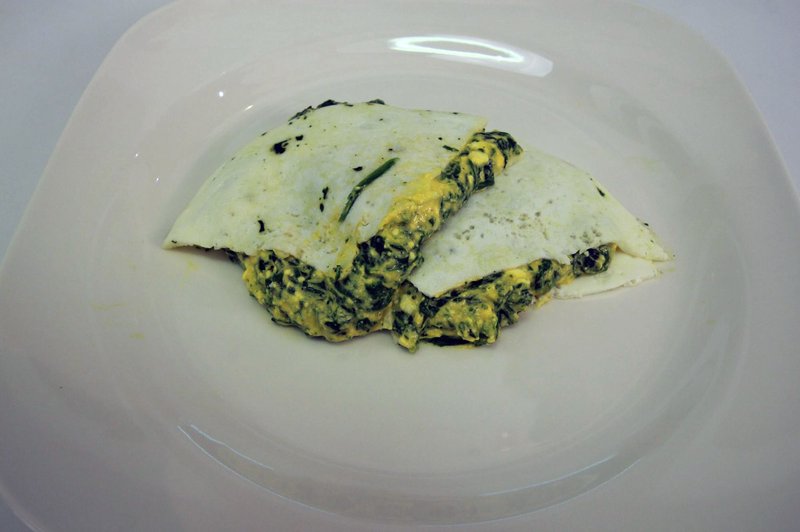 Pol surova omleta s skuto in špinačo - za popoln začetek dneva (foto: Danijel Čančarević)
