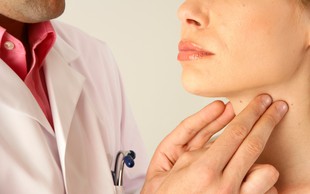 Bodite pozorni: 9 opozorilnih znakov, da imate težave s ščitnico