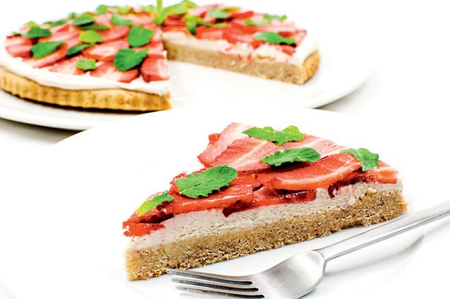 Veganska jagodno-kokosova tortica