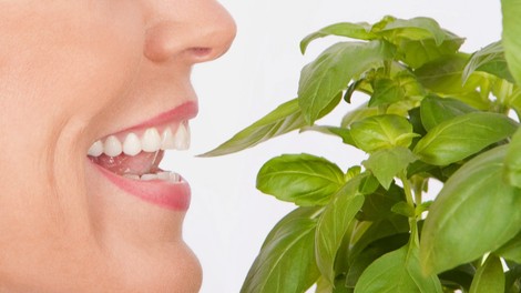 Neustrezna prehrana lahko škoduje vaši zobni sklenini