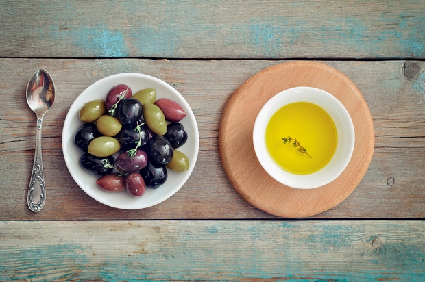 Če imate povišan holesterol, enostavno nadomestite živalske maščobe z rastlinskimi (idealno je deviško oljčno ali repično olje). V vsakem primeru …