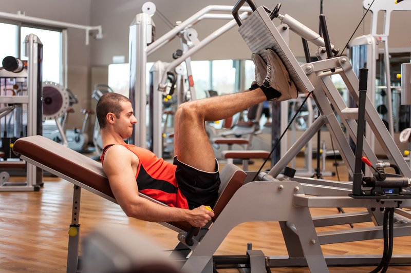 Precenjena ali učinkovita vaja: Potisk z nogami na trenažerju (foto: Shutterstock.com)