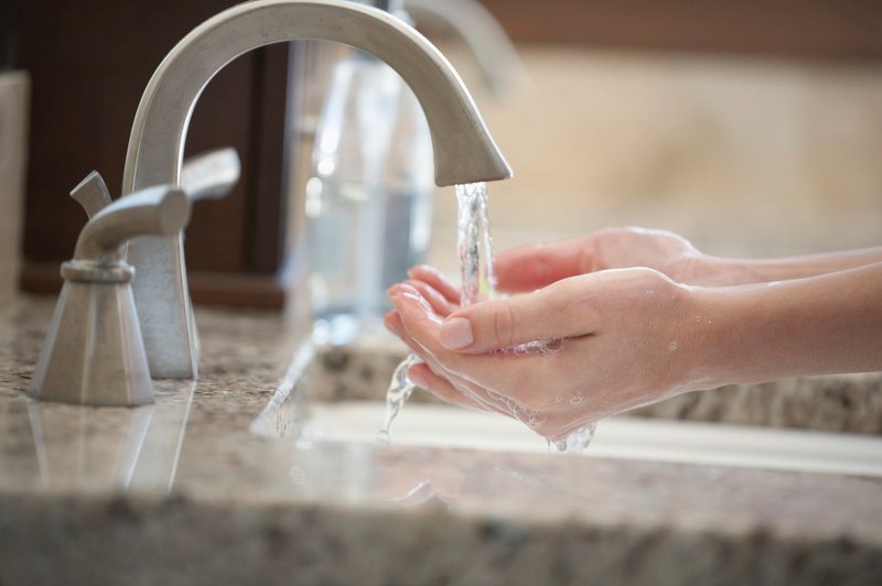 Ali veste, kdaj, kako in zakaj si moramo umivati roke? (foto: profimedia)
