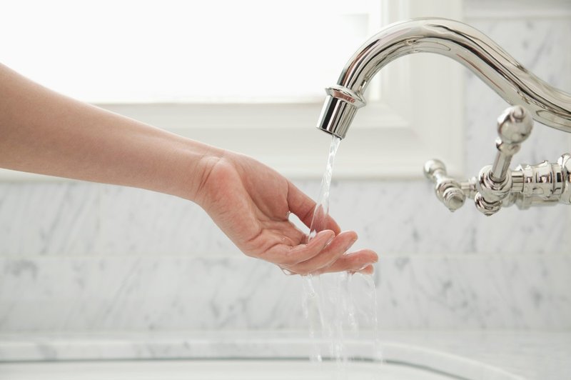 Za mnoge okužbe je kriva neustrezna higiena rok (foto: profimedia)