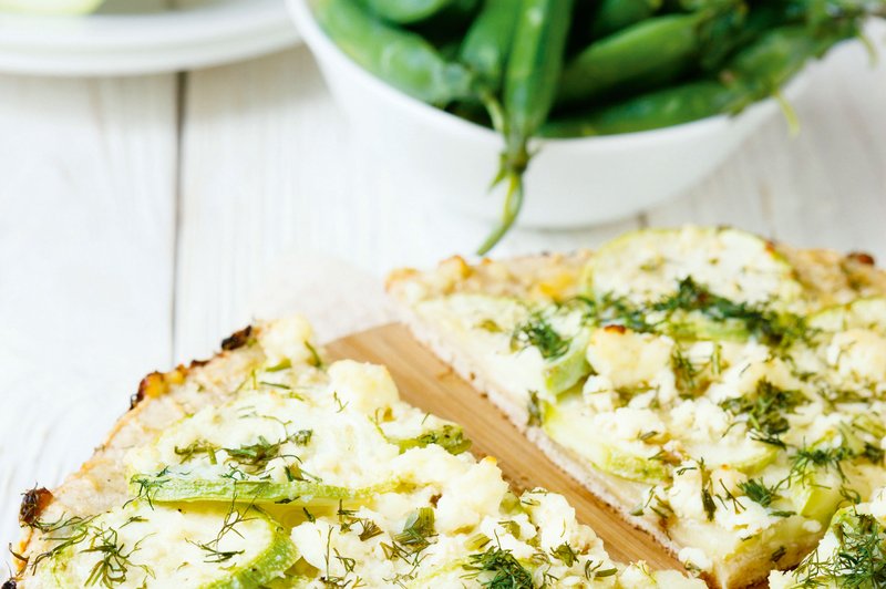 Pica s kozjim sirom in brusnicami (foto: Shutterstock)