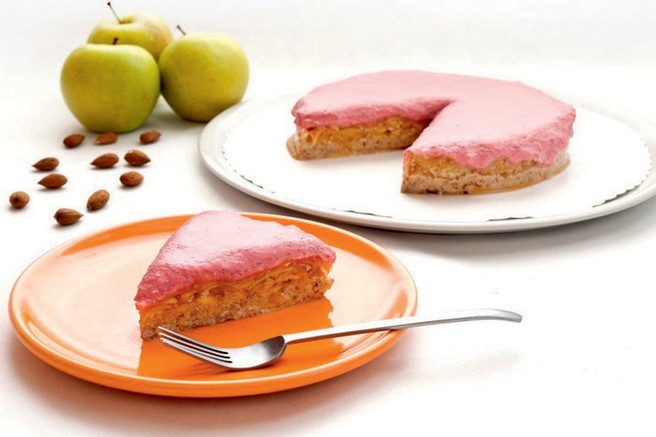 Presna jabolčna torta z brusnicami