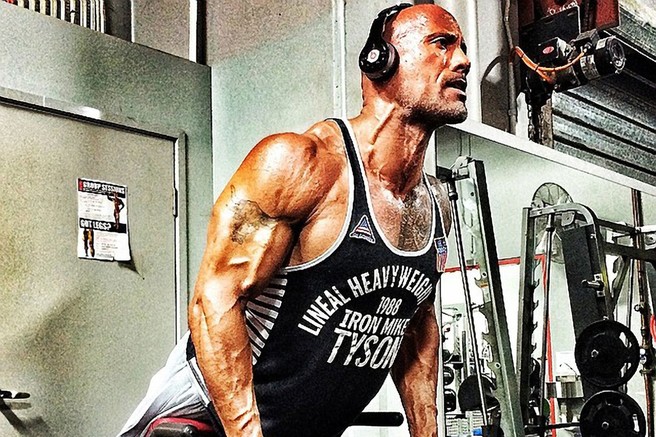 Kaj se zgodi, ko se povprečen človek en dan prehranjuje kot Dwayne 'The Rock' Johnson (VIDEO)