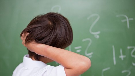 Otroci so ob koncu šolskega leta pod velikim stresom. Kako jim pomagati?