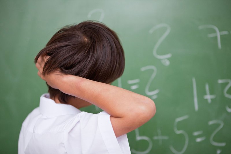 Otroci so ob koncu šolskega leta pod velikim stresom. Kako jim pomagati? (foto: profimedia)