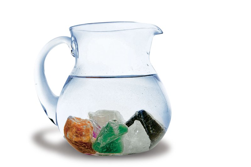 Pijte vodo s kamni in kristali - za zdravje, vitkost in lepoto (foto: Revija Lisa)