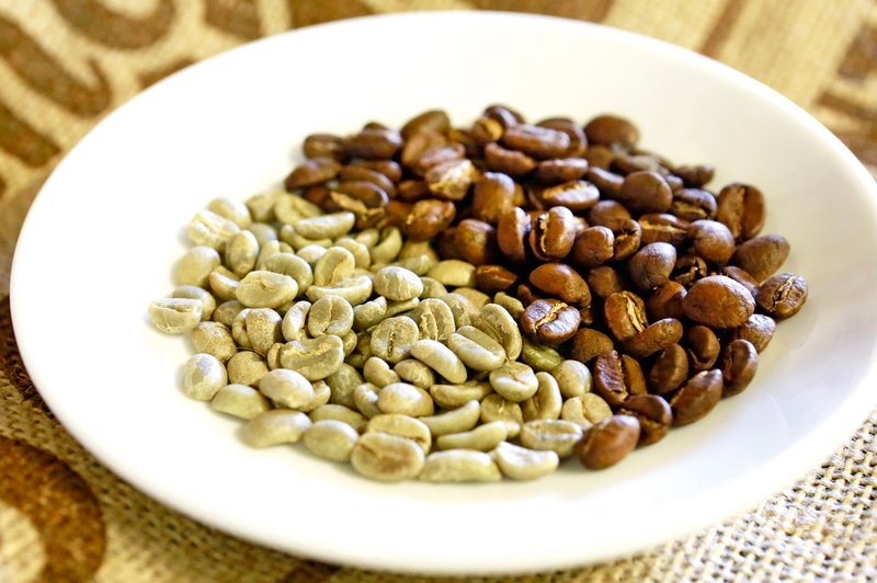Zelena kava - naravni pomočnik za izgubljanje odvečnih kilogramov (foto: Shutterstock)