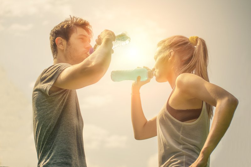 Se sprašujete, kako boste vedeli, da ste dehidrirani, če vas na to ne opozori žeja? (foto: Shutterstock.com)
