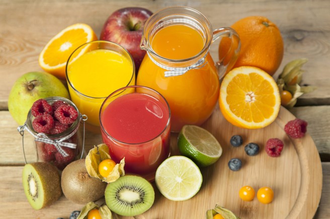 Resnica o sadnih sokovih: Vitaminsko bogati ali redilni?
