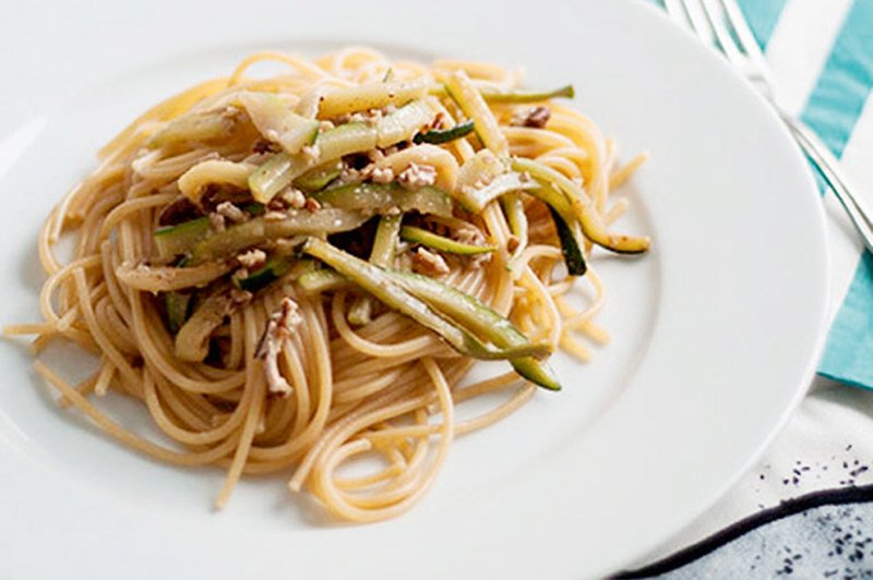 Recept: Špageti z bučkami in orehi (foto: Arhiv | DearKitchen)