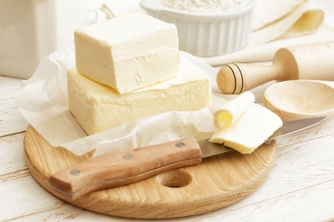 Boj še vedno traja: maslo ali margarina?