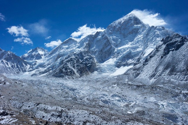 Mount Everest še vedno raste