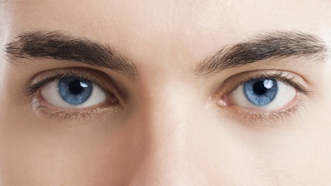 Genetiki odkrili, da so ljudje z določeno barvo oči bolj nagnjeni k alkoholizmu