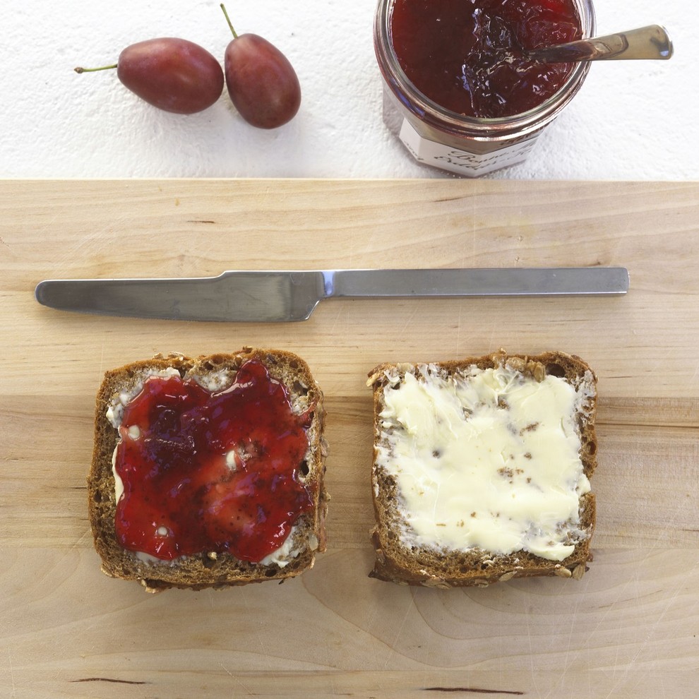 Polnozrnat kruh Mislite, da vas bosta dva kosa kruha z nekaj masla in marmelade zadovoljila vse do kosila? No, motite …