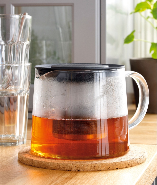 Čaj namesto zdravila Mnogo vrst čajev ima zdravilne učinke, zato preden posežete po tabletah, raje preberite kaj o učinkih čaja. …