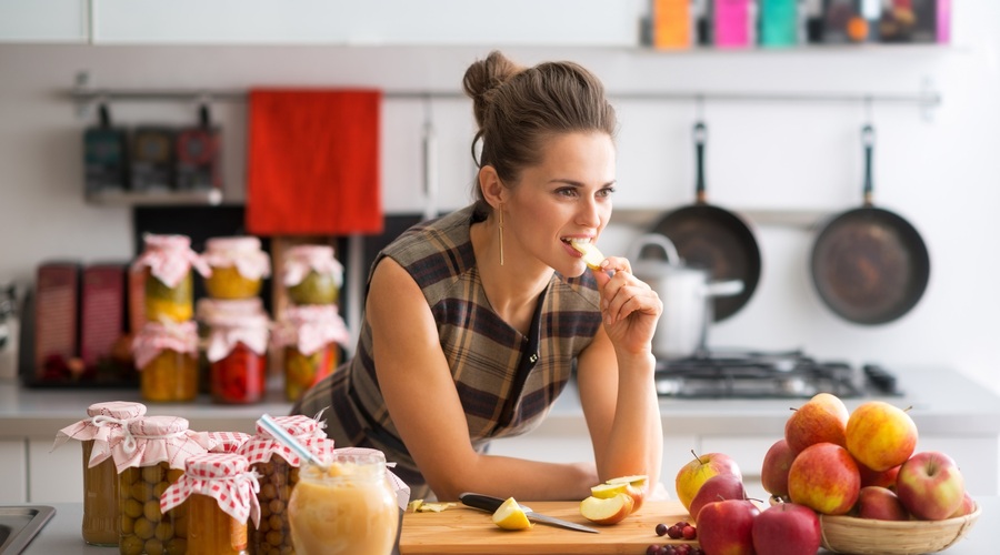 Kako z ustrezno prehrano okrepiti telo pred vstopom v jesen? (foto: Shutterstock.com)