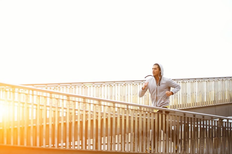 Zakaj je priporočljivo, da tekač trenira tudi za moč (foto: Shutterstock.com)