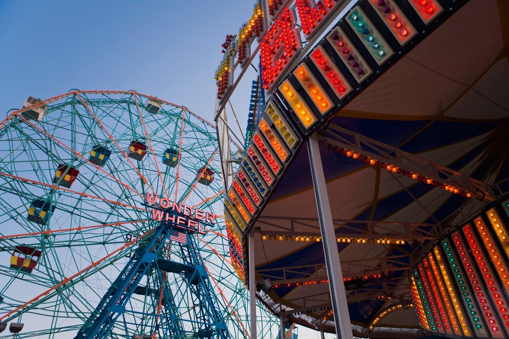 Coney Island Nahaja se na jugu Brooklyna in je prava meka za zabavljače, saj se takaj nahaja več zabaviščnih parkov, …