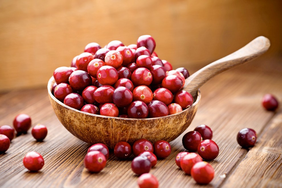 Brusnice Zelo zdravilne in z veliko C-vitamina. Vsebujejo tudi tanine (t. i. proantocianidine), ki bakterijam preprečujejo nalaganje in razmnoževanje. Brusnice …