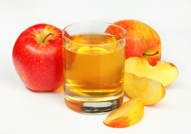 Jabolčni sok Pravzaprav so problematični vsi kupljeni sokovi, sadni napitki in gazirane pijače, ker vsebujejo ogromno sladkorja. 100 ml jabolčnega …