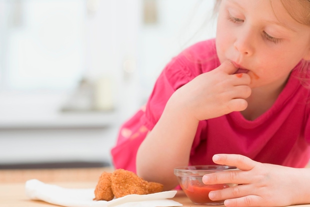 5 živil, ki jih ne dajajte otrokom