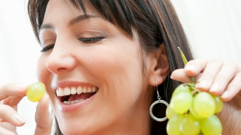 Preprosti recepti z grozdjem za zdravo in sijočo kožo
