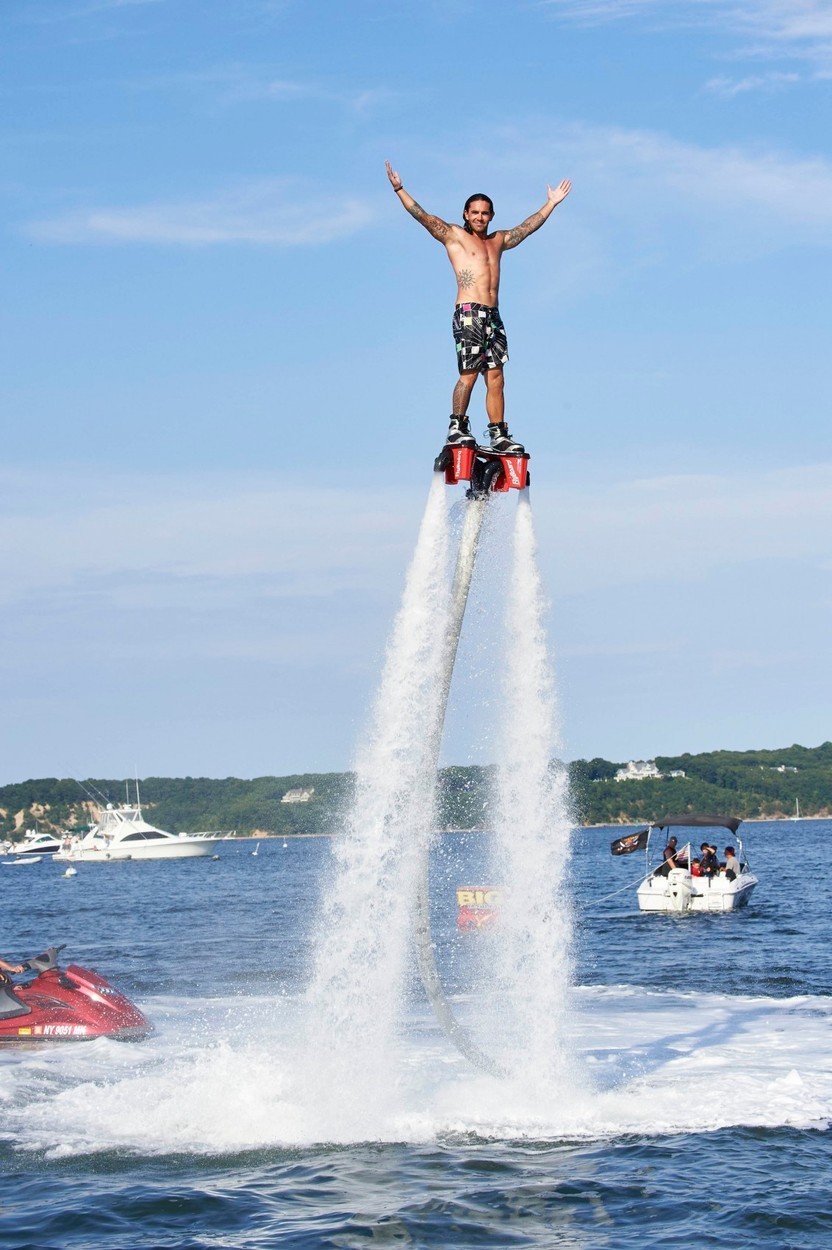 Flyboarding: Futuristični vodni šport, ki je obnorel Newyorčane