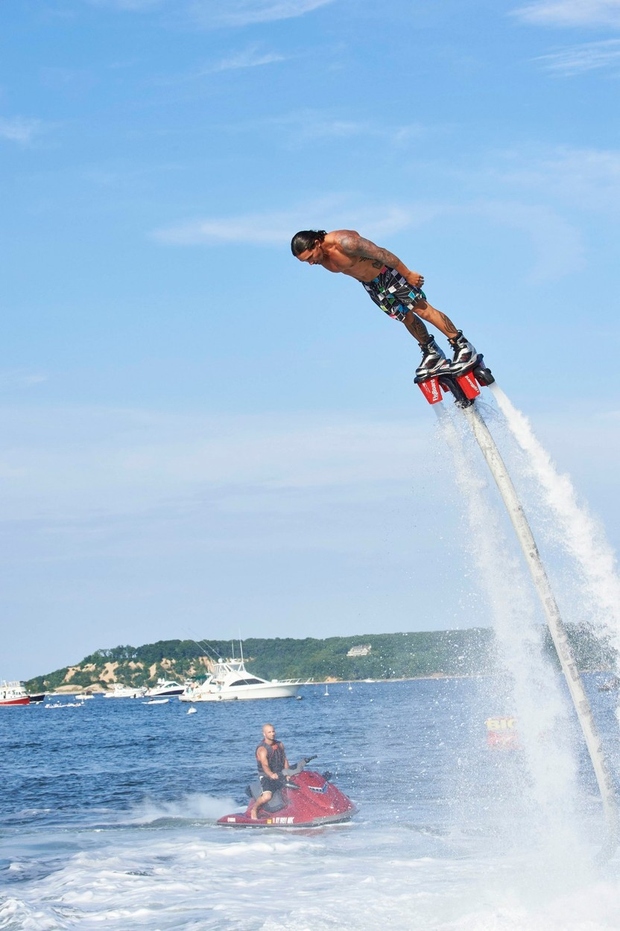 Flyboarding: Futuristični vodni šport, ki je obnorel Newyorčane