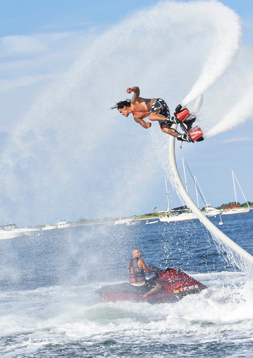 Flyboarding: Futuristični vodni šport, ki je obnorel Newyorčane