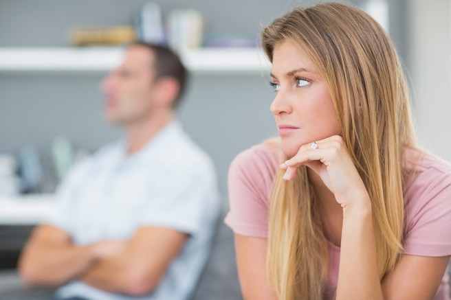 Izmolčevanje - situacija, ki probleme v partnerstvu le poglobi
